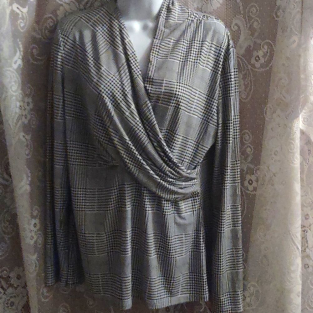 DNKY Women's Size L Pull Over Classic Black White Houndstooth Long Sleeve Top